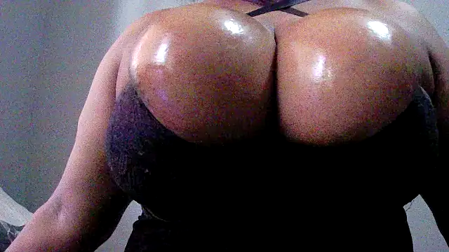 Snapshot of tripplexhoney101 chatting on February 7, 4:27 am tripplexhoney101 online show from February 7, 4:27 am