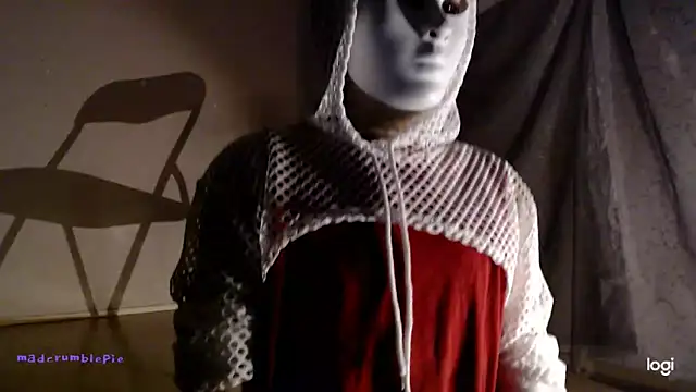 madcrumblepie online show from December 10, 8:27 pm