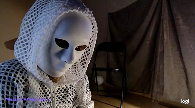 madcrumblepie online show from December 22, 8:03 pm