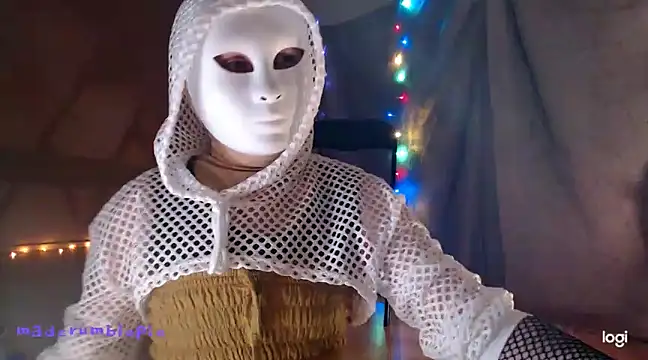 madcrumblepie online show from January 20, 9:11 pm