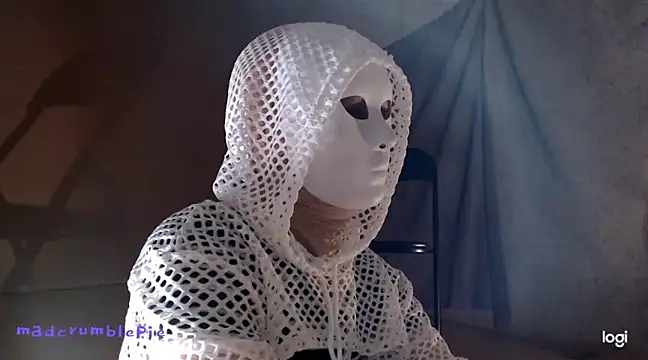 madcrumblepie online show from January 21, 8:32 pm