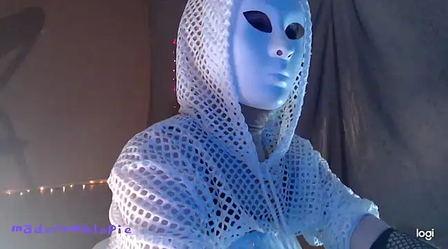 madcrumblepie online show from January 28, 7:42 pm