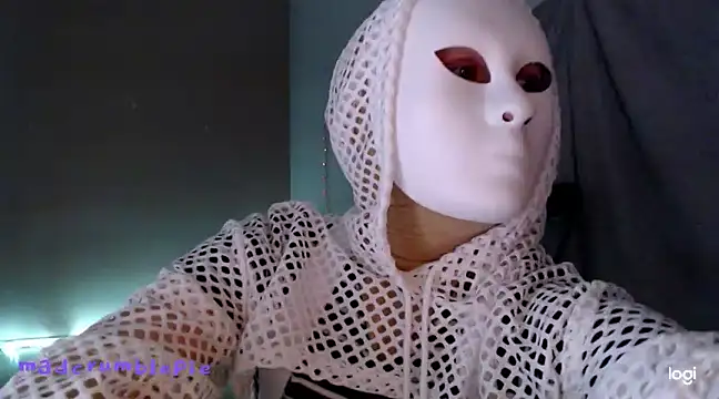 madcrumblepie online show from February 22, 6:52 pm