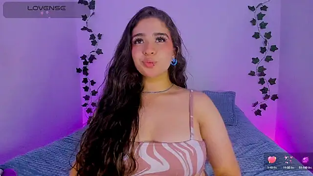 Snapshot of Mxss_Honey chatting on December 23, 10:23 pm Mxss Honey online show from December 23, 10:23 pm