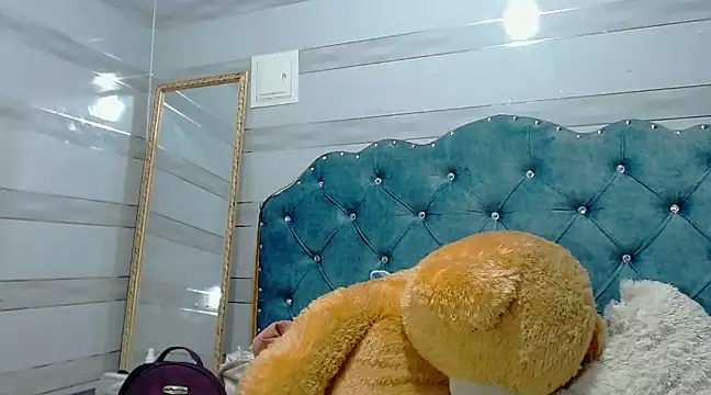 lily jamesx online show from January 31, 5:32 pm