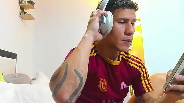 nakedfoam1 online show from April 21, 4:19 am