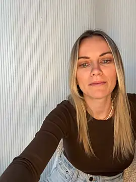 Snapshot of Milla__one chatting on April 20, 12:52 pm Milla one online show from April 20, 12:52 pm