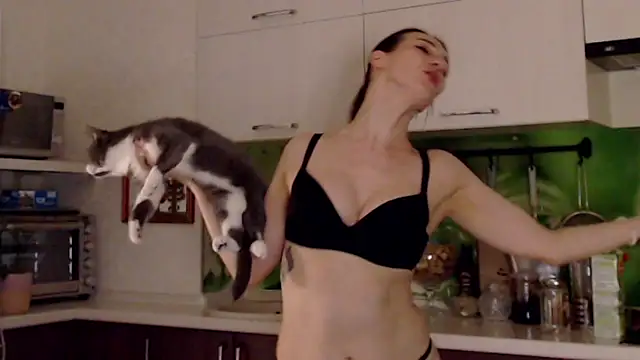 Snapshot of pepper_milf chatting on February 18, 7:41 pm pepper milf online show from February 18, 7:41 pm