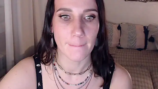 Snapshot of pepper_milf chatting on March 12, 6:00 pm pepper milf online show from March 12, 6:00 pm