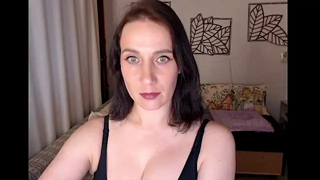 Snapshot of pepper_milf chatting on June 21, 5:26 pm pepper milf online show from June 21, 5:26 pm
