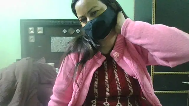 Snapshot of couplesuni chatting on January 17, 4:06 am couplesuni online show from January 17, 4:06 am