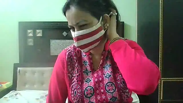 Snapshot of couplesuni chatting on February 13, 5:48 am couplesuni online show from February 13, 5:48 am