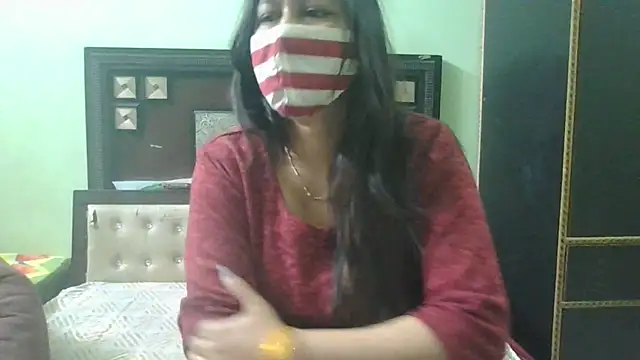 Snapshot of couplesuni chatting on February 21, 5:56 am couplesuni online show from February 21, 5:56 am