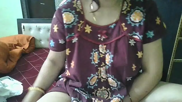 Snapshot of couplesuni chatting on October 4, 9:18 am couplesuni online show from October 4, 9:18 am