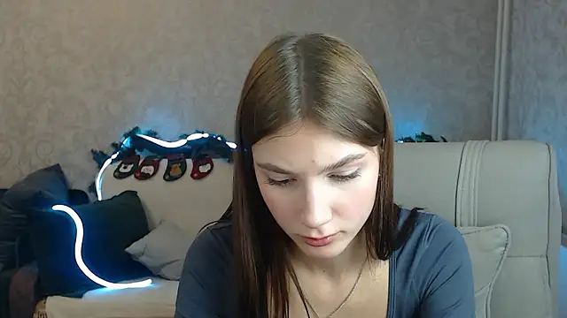 Snapshot of AnaHoney chatting on December 3, 8:05 am AnaHoney online show from December 3, 8:05 am