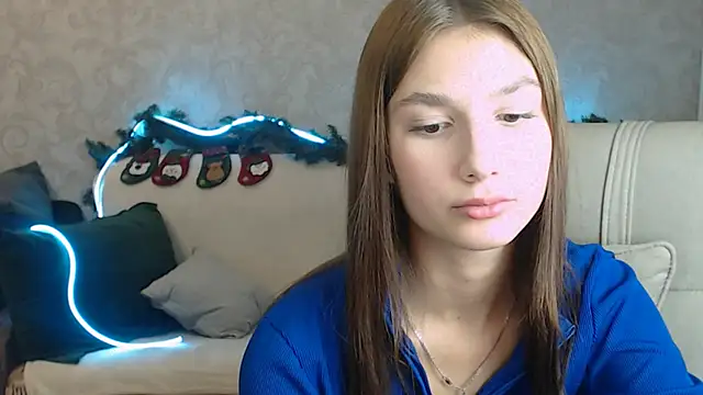 Snapshot of AnaHoney chatting on December 5, 10:44 am AnaHoney online show from December 5, 10:44 am