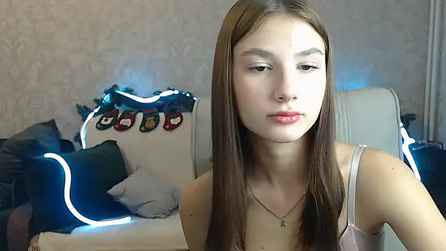 Snapshot of AnaHoney chatting on December 6, 2:13 am AnaHoney online show from December 6, 2:13 am