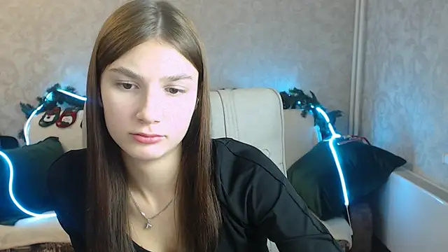 Snapshot of AnaHoney chatting on December 10, 10:38 am AnaHoney online show from December 10, 10:38 am