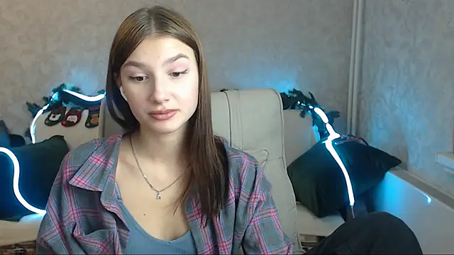 Snapshot of AnaHoney chatting on December 13, 4:54 am AnaHoney online show from December 13, 4:54 am