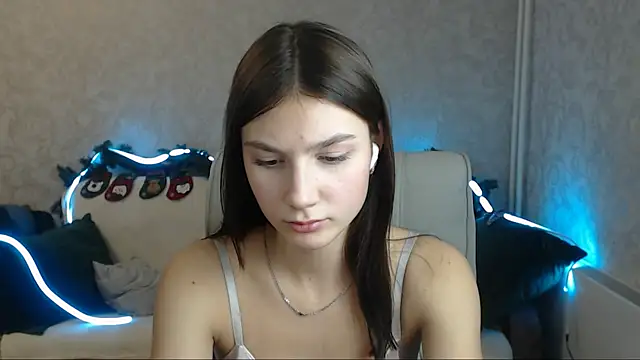 Snapshot of AnaHoney chatting on December 18, 10:19 am AnaHoney online show from December 18, 10:19 am