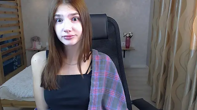 Snapshot of AnaHoney chatting on September 10, 1:05 am AnaHoney online show from September 10, 1:05 am