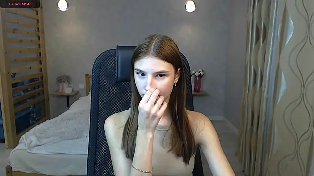 Snapshot of AnaHoney chatting on October 2, 2:40 am AnaHoney online show from October 2, 2:40 am