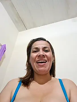 Snapshot of Zaralu_ chatting on February 2, 12:09 am Zaralu online show from February 2, 12:09 am