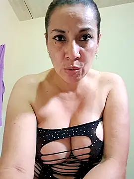 Snapshot of Zaralu_ chatting on October 27, 7:29 pm Zaralu online show from October 27, 7:29 pm