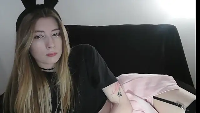 ErikaShyy online show from June 3, 11:13 am
