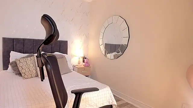 CyntiaAdams online show from September 11, 3:12 pm