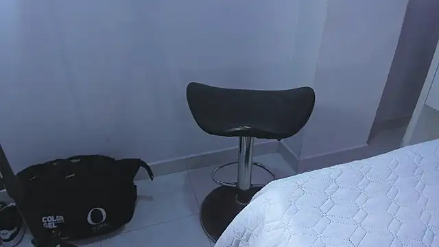 Snapshot of LiaFlowers chatting on December 5, 1:47 am LiaFlowers online show from December 5, 1:47 am