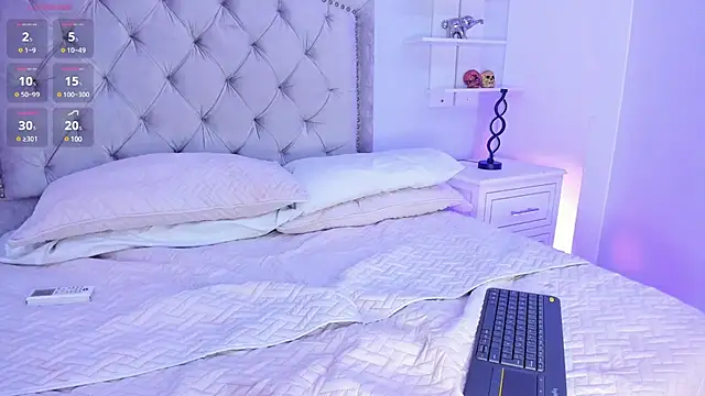 Snapshot of LiaFlowers chatting on December 18, 1:48 am LiaFlowers online show from December 18, 1:48 am