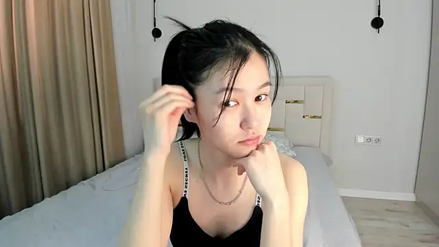 Lola Peach online show from March 29, 5:18 am