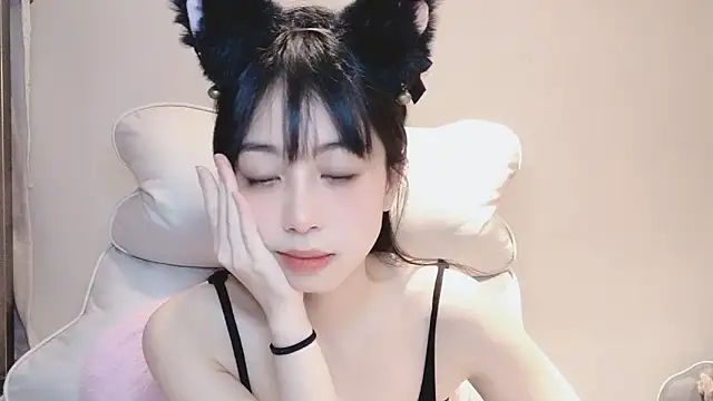 -Hottie online show from December 14, 6:20 pm