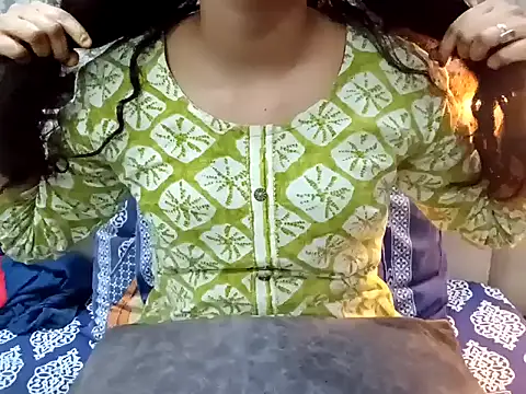 Snapshot of GoldnessAishu chatting on December 7, 6:04 pm GoldnessAishu online show from December 7, 6:04 pm