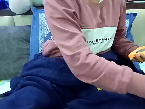 Snapshot of GoldnessAishu chatting on December 23, 10:32 am GoldnessAishu online show from December 23, 10:32 am