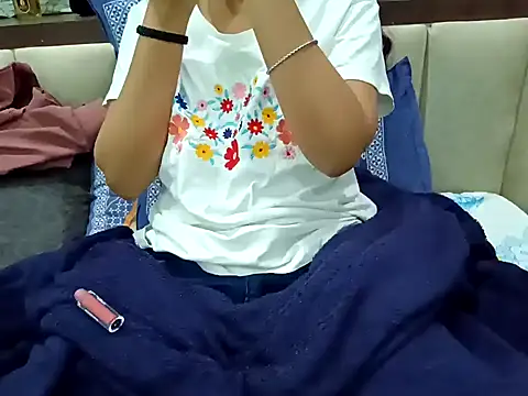 Snapshot of GoldnessAishu chatting on December 23, 8:14 pm GoldnessAishu online show from December 23, 8:14 pm