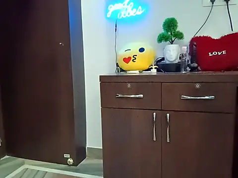 Snapshot of GoldnessAishu chatting on March 2, 9:43 pm GoldnessAishu online show from March 2, 9:43 pm