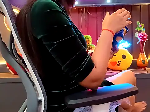 Snapshot of GoldnessAishu chatting on March 22, 2:36 pm GoldnessAishu online show from March 22, 2:36 pm