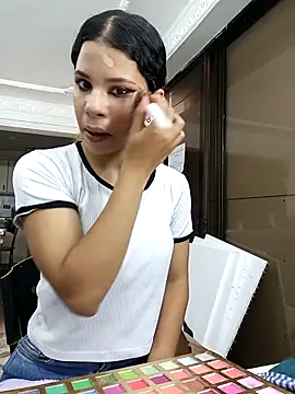 Snapshot of LadyAvalon chatting on November 12, 6:19 pm LadyAvalon online show from November 12, 6:19 pm