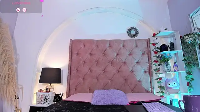 Snapshot of LadyAvalon chatting on November 29, 6:00 pm LadyAvalon online show from November 29, 6:00 pm