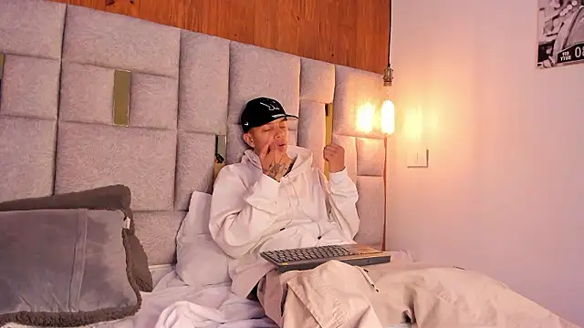 Noah Tokisha online show from December 2, 3:58 am