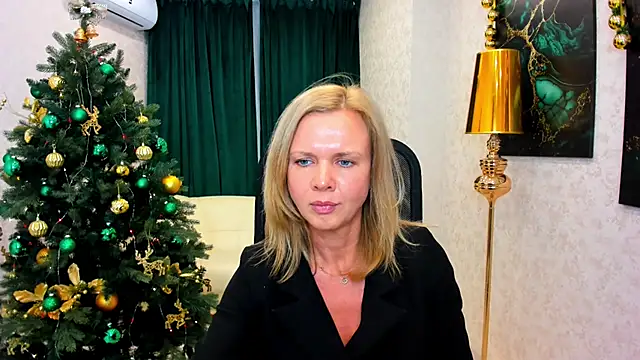 AgathaKlouin online show from December 28, 7:22 am