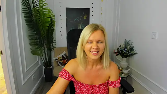 AgathaKlouin online show from October 14, 7:14 pm