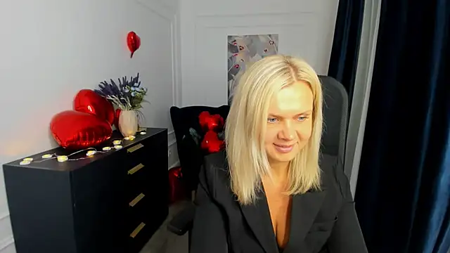 AgathaKlouin online show from February 14, 11:07 am