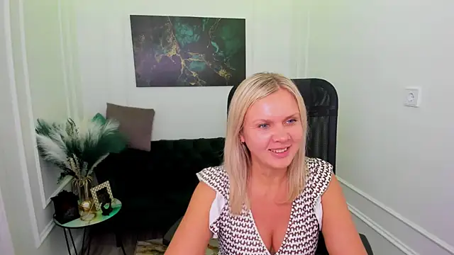 AgathaKlouin online show from February 22, 11:42 am