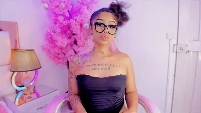 Mia Jansen online show from December 6, 12:02 am