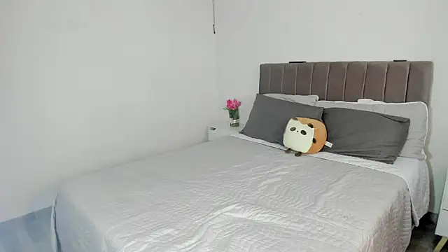 Snapshot of Ori_valentina chatting on September 19, 7:47 pm Ori valentina online show from September 19, 7:47 pm