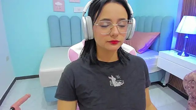 Snapshot of kae_styles chatting on February 7, 10:52 pm kae styles online show from February 7, 10:52 pm