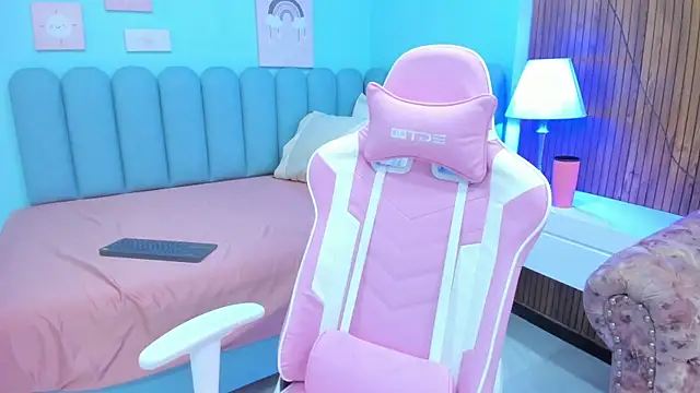 Snapshot of kae_styles chatting on February 8, 8:42 pm kae styles online show from February 8, 8:42 pm